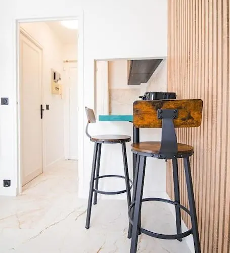 Apartment Typical Parisian In Le Marais *