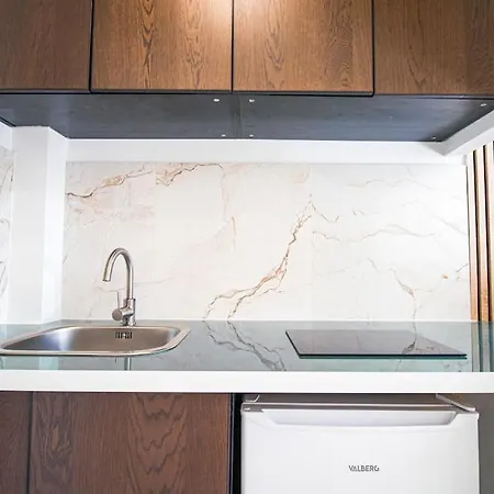 Apartament Typical Parisian In Le Marais